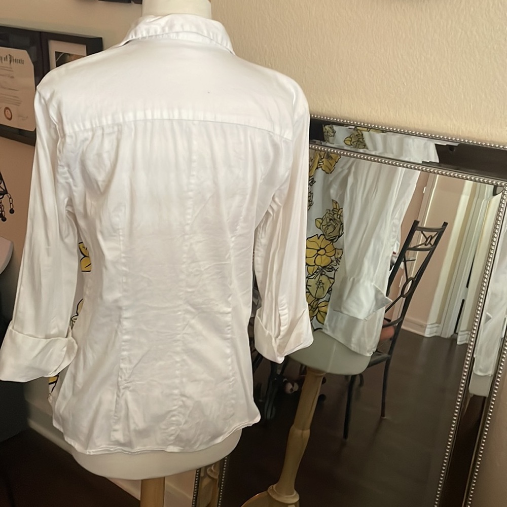 White blouse with yellow flowers - Picture 5 of 8